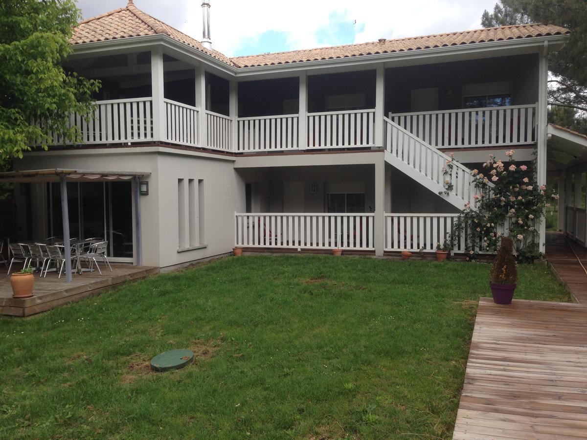 Domaine De Giron Bed & Breakfast Moulis-en-Médoc Екстериор снимка