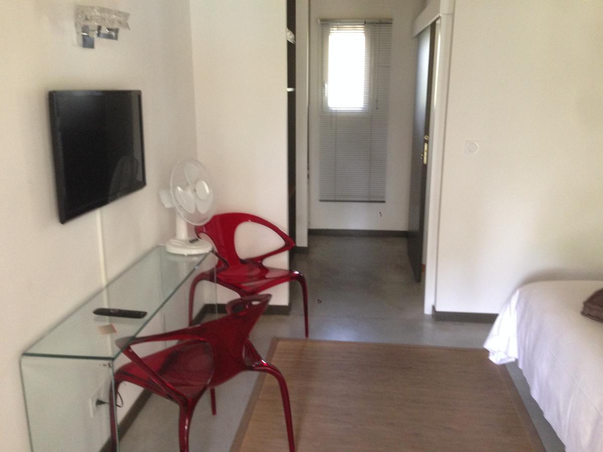 Domaine De Giron Bed & Breakfast Moulis-en-Médoc Екстериор снимка